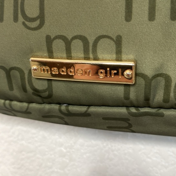 Madden Girl Olive Green Crossbody Bag with Removable & Adjustable Shoulder Strap - Picture 3 of 8